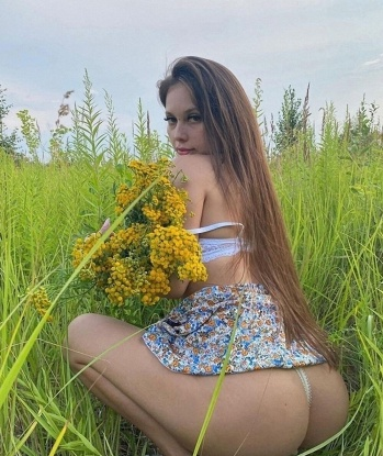 Нежная, опытная и креативная, я создам тебе незабываемую атмосферу страсти и наслаждения. Умею поддержать разговор и быть интересной собеседницей. Мои услуги - настоящее наслаждение для тела и души. Обладаю невероятными возможностями, чтобы исполнить все твои сокровенные фантазии. Смотри на мои фото и чувствуй, как желание растет внутри тебя. Меня рекомендуют мои клиенты - отзывы не оставят тебя равнодушным. Жду встречи, чтобы доставить тебе море удовольствия и раскрыть все секреты нашего Московского романа. ❤️💋🌹🔥 Татьянка